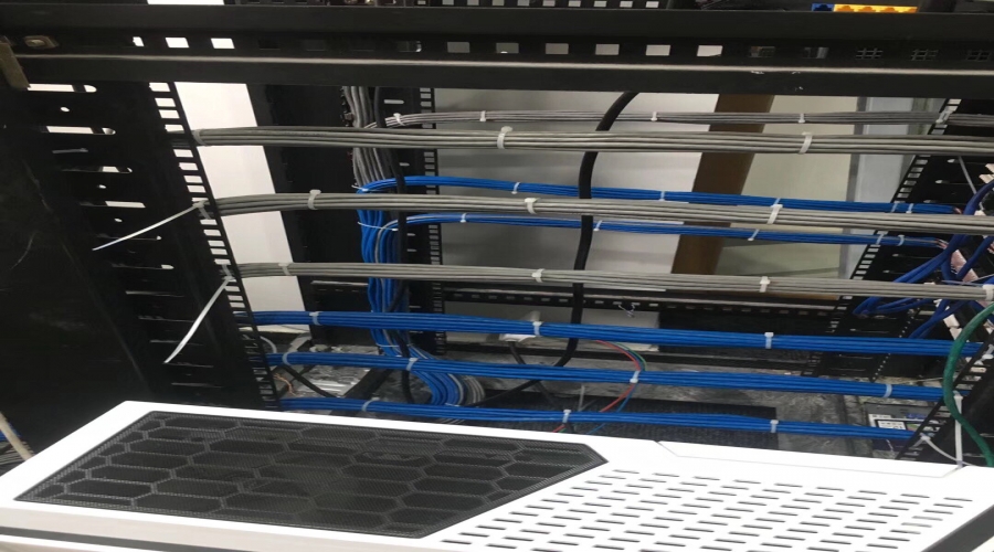 盛大(dà)青春公寓綜合布線機房建設