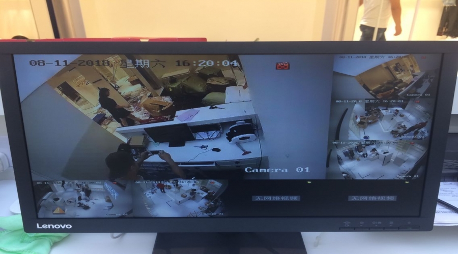 五角場萬達班尼路連鎖店監控